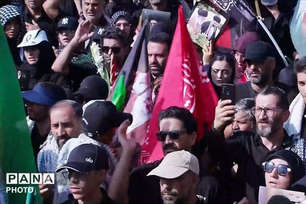 اشک‌ها و بغض‌های میلیونی در مسیر تشییع پیکر مطهر رهبر شهید