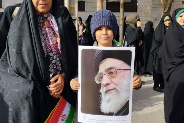 حضور با شکوه مردم زرقان در راهپیمایی 22 بهمن ماه