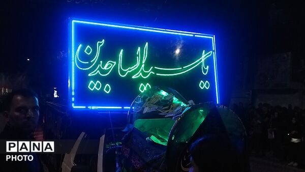 اجرای گروه دمام زنی در حسینیه امام خمینی در شب عاشورا 