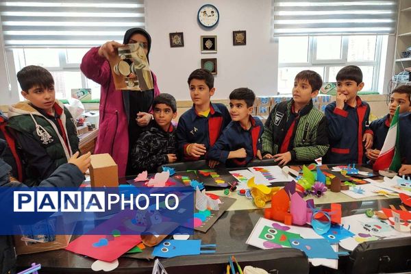 زنگ انقلاب با رونمایی از نمایشگاه دست‌سازه‌ها