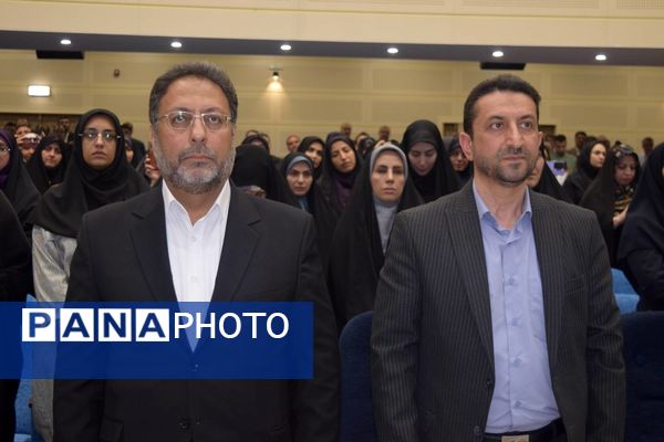 تجلیل از معلمان نمونه منطقه ۱۴ به مناسبت هفته گرامیداشت مقام معلم