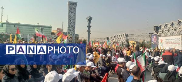 تشیع پیکر مطهر شهید عباس نیلفروشان با حضور پر شور مردم