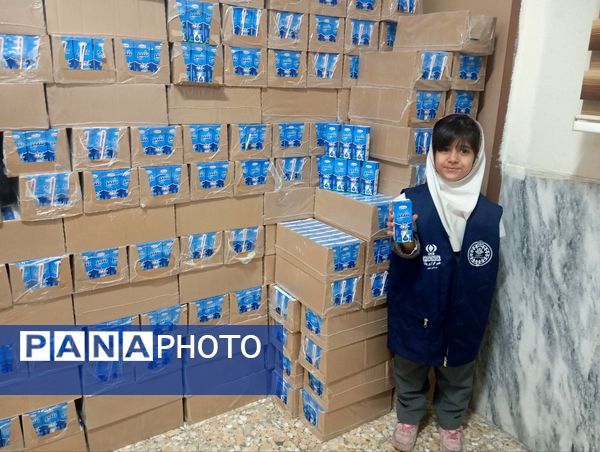 توزیع شیر در دبستان نرجس