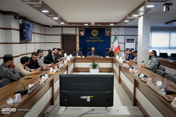 نشست قائم مقام معاون وزیر در سازمان دانش‌آموزی با مدیران سازمان و مسئولان خبرگزاری پانا استان‌ها به‌مناسبت روز خبرنگار