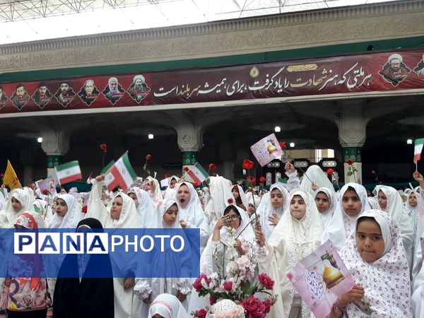 جشن تکلیف دختران و گرامیداشت دهه کرامت در قم