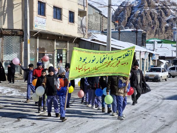 حماسه حضور گرم مردم بلده در سرمای زمستان 