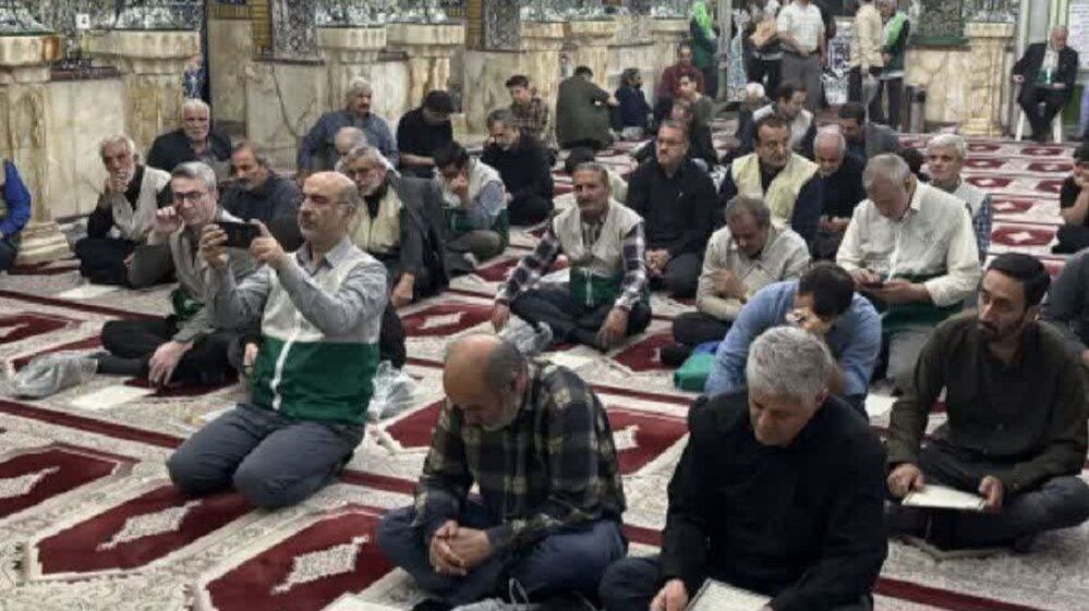 مردم کرج برای شهادت امام صادق (ع) یکپارچه سیاه پوش شدند