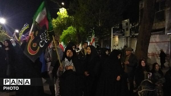نیشابوری ها از پیر تا کودک در اجتماعات خیابانی