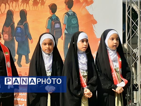  حضور پرشور اقشار مختلف جامعه در پیاده‌روی معنوی