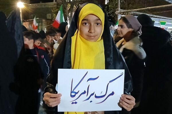 میزبانی باشکوه فرهنگیان خزل در کنار تجمعات شهر فیروزان