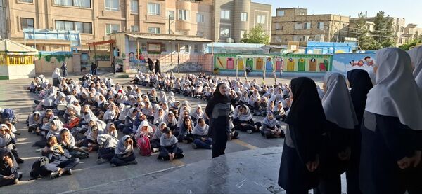 جشن روز معلم در دبستان نیایش ۲