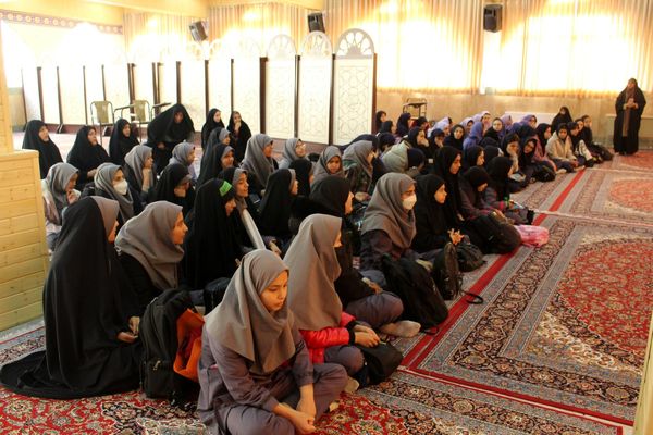 عزاداری باشکوه دانش‌آموزان و مسئولان در سوگ حضرت فاطمه زهرا (س)