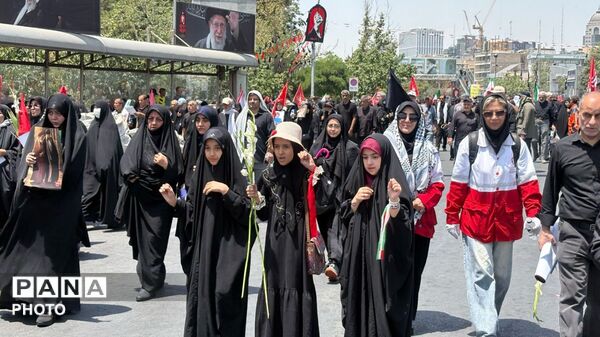 مصلای تهران با فریادِ باید برخاست لرزید