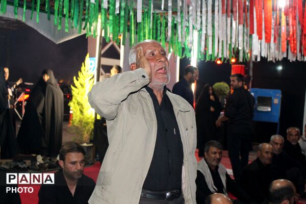 خدمت خادمان موکب بخش تنکمان به زائران رهبر شهید