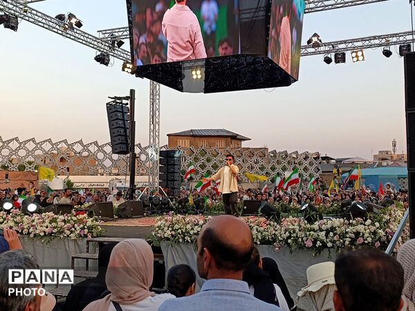 تهران غرق در نور و شادی در «مهمانی ۱۰ کیلومتری»؛ تجلی بیعت پایتخت‌نشینان با ولایت