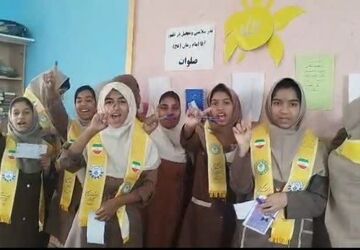 صحنه حماسه‌ حضور دانش‌آموزان در انتخابات شوراهای دانش‌آموزی رودان