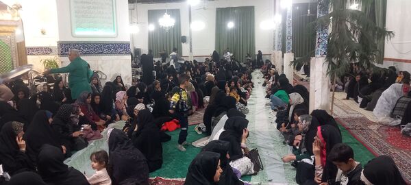سفره افطار متبرک به آقا سید‌محمد(ع) در ماه مهمانی خدا در امامزاده سیدمحمد(ع) کاشمر