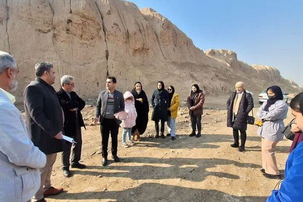 شاهنامه‌خوانی در دل تاریخ؛ بازدید فرهنگی اعضای کارگاه شاهنامه‌خوانی از قلعه ایرج پیشوا