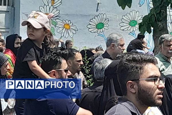 حضور میلیونی مردم تهران برای بدرقه شهید جمهور و یاران