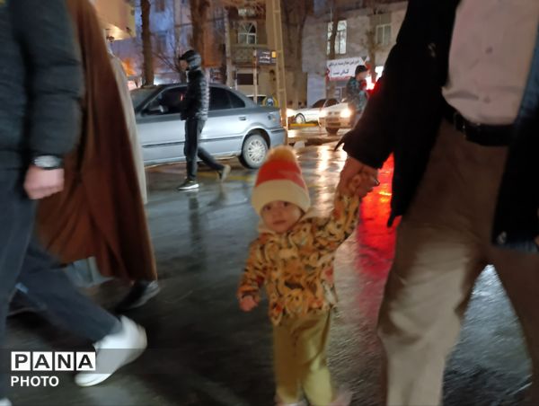 دهه نودی‌ها در زیر چتر انقلاب 