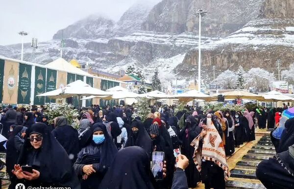 روز برفی گلزار شهدای کرمان 