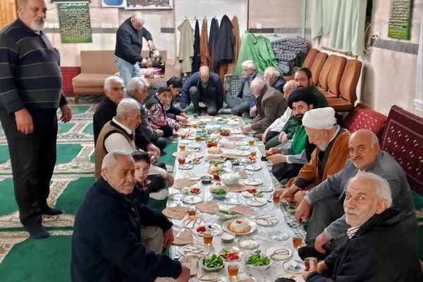 حضور امام جمعه فیروزکوه در جمع معتکفین مساجد شهرستان