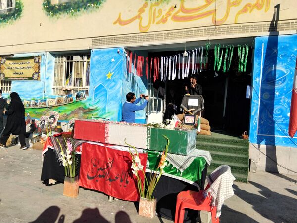 دبیرستان نجم میزبان پیکر یک شهید گمنام شد