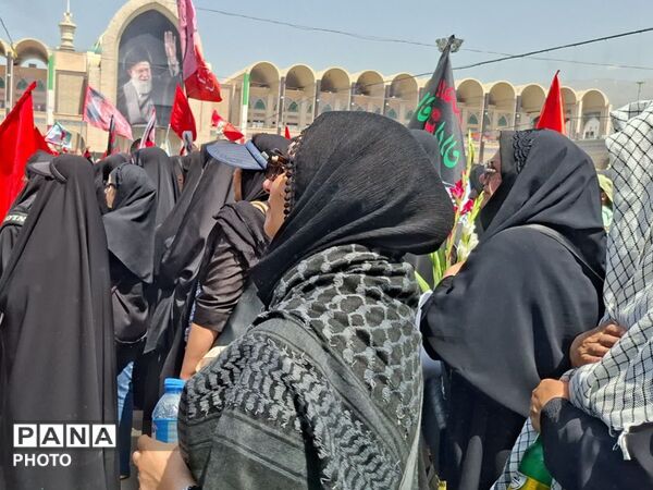 حضور میلیونی مردم در مراسم بدرقه‌ امام شهید