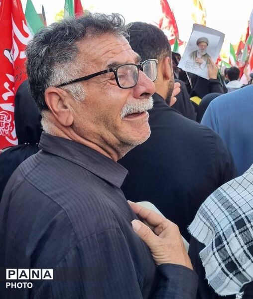 تشییع پیکر رهبر شهید انقلاب در مشهد مقدس با حضور پرشور مردم 
