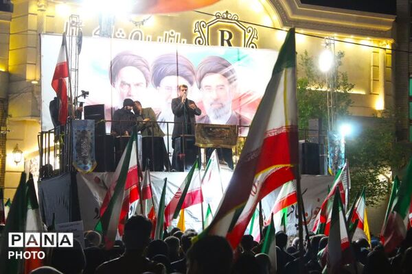 حضور پرشکوه مردم قم در میدان توحید