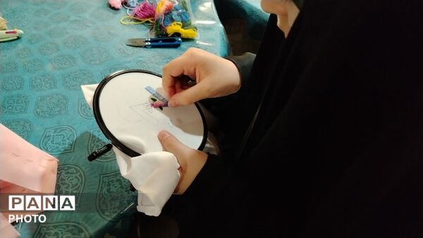 محفل هنری نوجوانان در رواق معصومانه حرم کریمه اهل بیت(س)