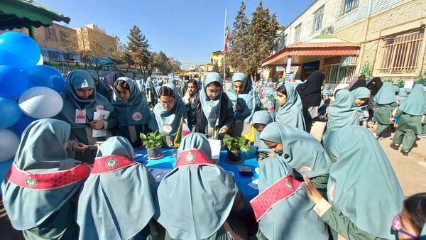 انتخابات شورای دانش آموزی در دبستان شاهد تحقیقی ناحیه ۶