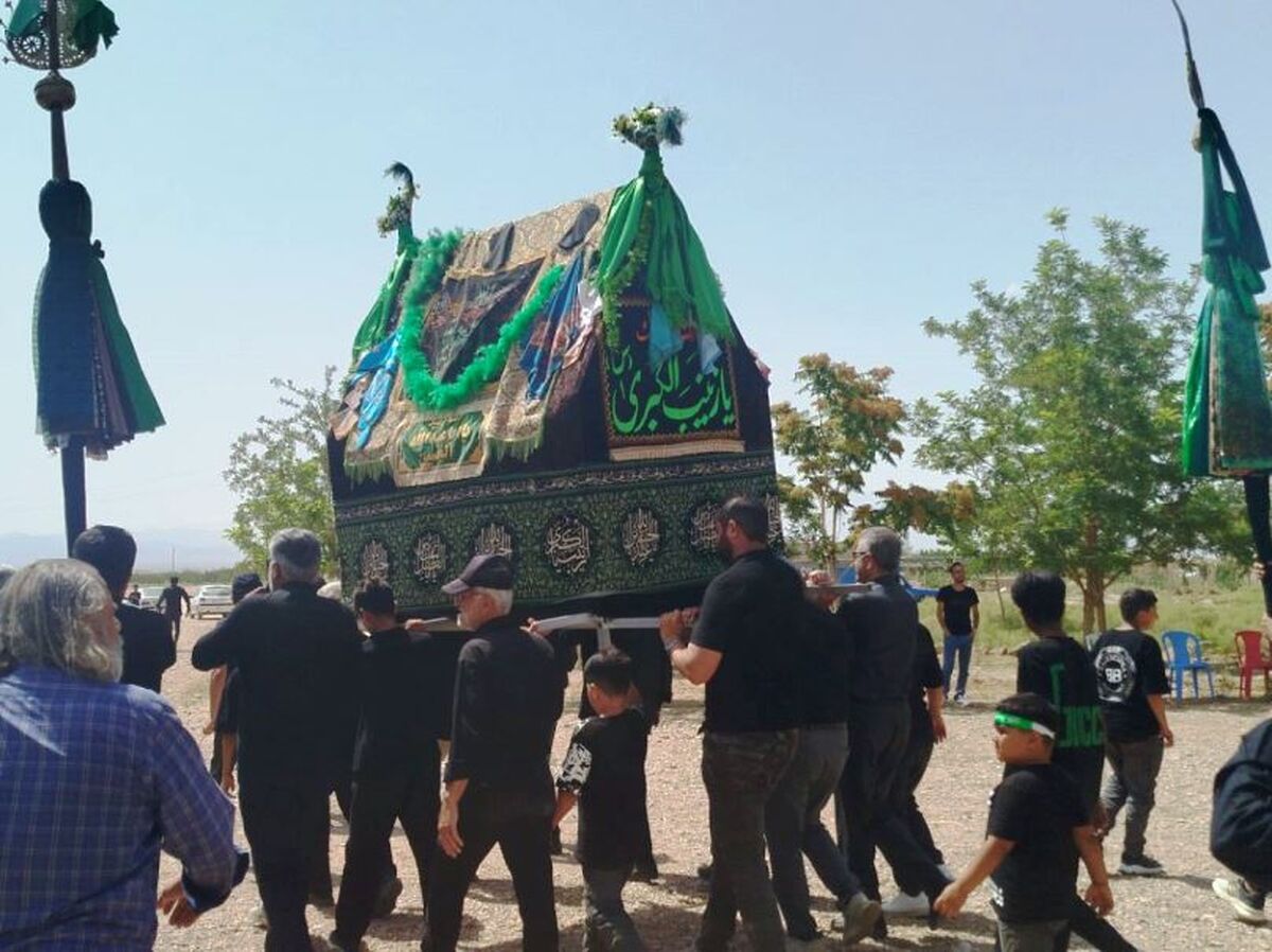 طنین نوای «یا حسین (ع)» در قلب کویر؛ میزبانی گرم فیروزآباد از عزاداران حسینی امروان