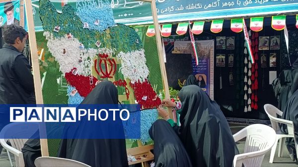 قاب‌هایی از خروش نسل بیدار