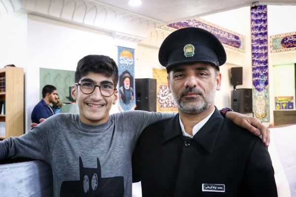 پرچم متبرک امام رضا (ع) در جشن ولادت امام رئوف در مسجد امام حسن عسکری (ع) بجنورد 