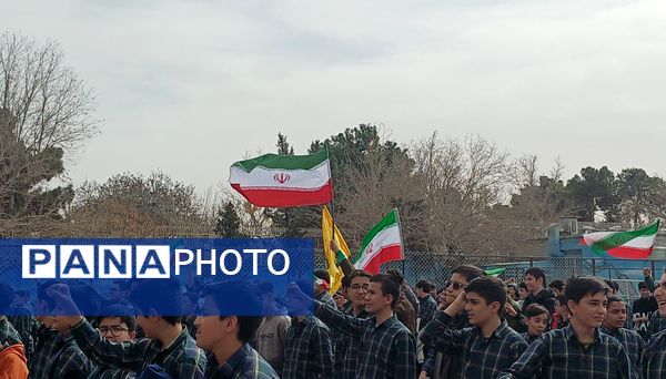 پژواک انقلاب در دل نوجوانان