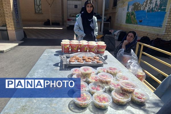 برگزاری بازارچه  کسب و کار دانش‌آموزی در آموزشگاه پویش ناحیه ۳شیراز 