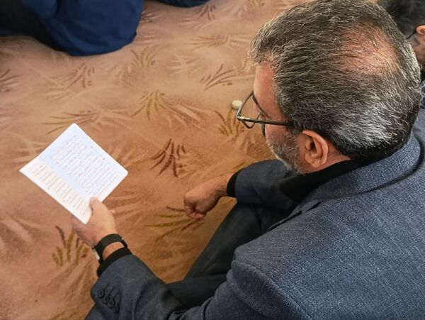 زمزمه‌های عاشورایی دانش‌آموزان در نمازخانه هنرستان شیخ‌الرئیس