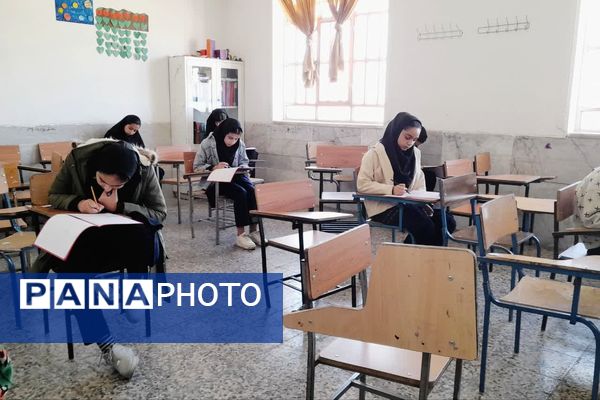 آزمون پیشرفت تحصیلی در دبیرستان آیت الله طالقانی داریون