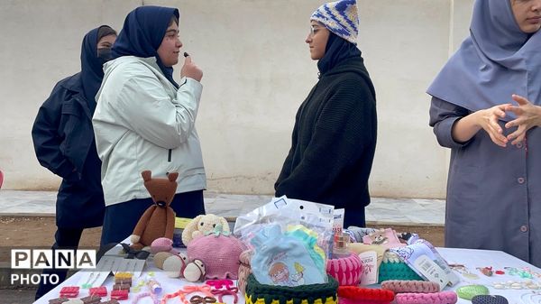 بازارچه‌ای کارآفرینی و مهارت‌آموزی دانش‌آموزان دبیرستان تیمسار فلاحی ناحیه 1 کرج 