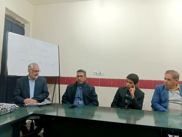 رونمایی از کتاب اولین گام مهمترین قدم در ابرکوه