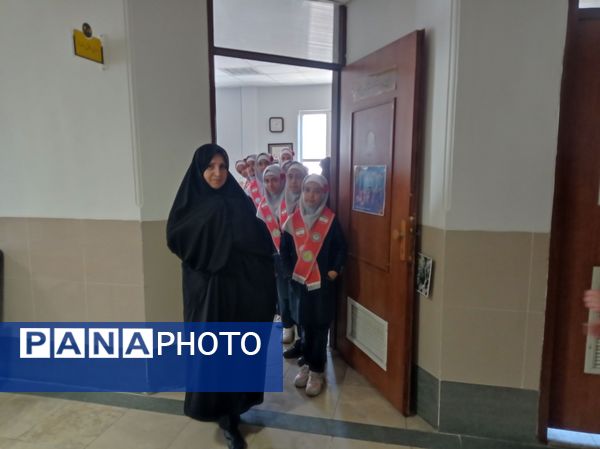 دیدار دانش‌آموزان مدرسه مهندس رحمانی فرد با مسولین اداره ناحیه یک مشهد مقدس 