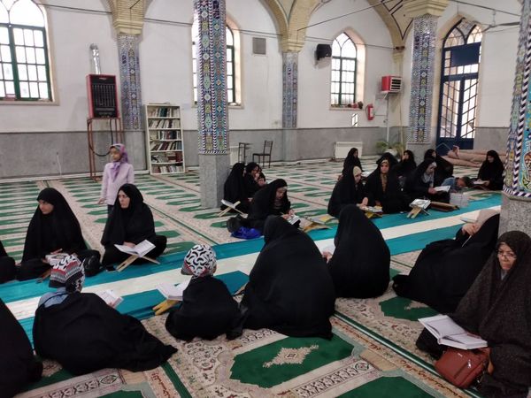 محفل جزء‌خوانی قرآن‌کریم در مسجد جامع ماهان