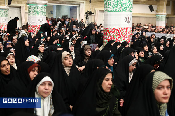 دیدار اقشار مردم با رهبر انقلاب به مناسبت چهل‌وهفتمین سالگرد پیروزی انقلاب اسلامی