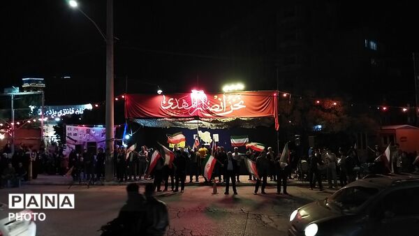 میدان ازادی هر شب میزبان وطن پرستان نیشابوری می شود 