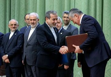 عراقچی: سرنوشت جمعی ما و همسایگانمان ایجاب می‌کند گام‌هایی استوار و به‌هنگام برداشته شود