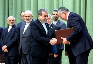عراقچی: سرنوشت جمعی ما و همسایگانمان ایجاب می‌کند گام‌هایی استوار و به‌هنگام برداشته شود