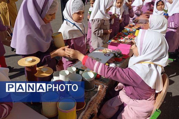 بازارچه دانش‌آموزی در دبستان شاهد شهید محمدرضا کشاورز 