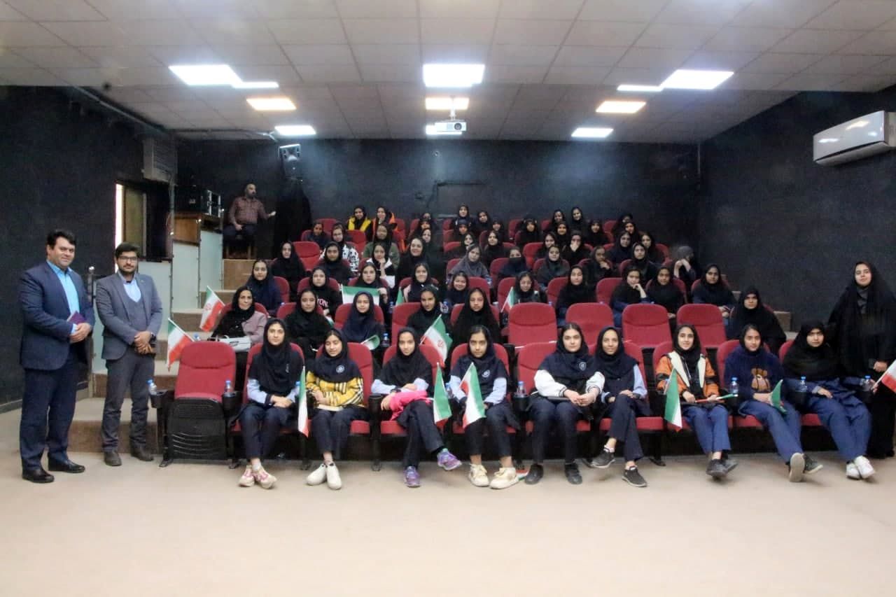 اکران دانش‌آموزی فیلم «مرد نقره‌ای»