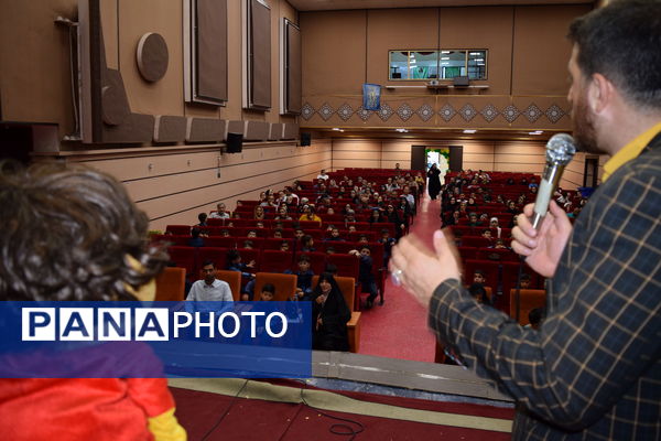 جشن شکوفه‌ها در آموزش و پرورش منطقه ۱۴ تهران